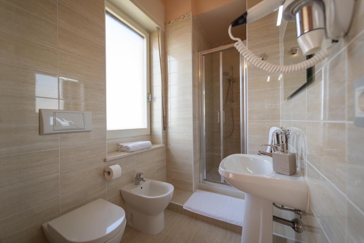 Boutique Rooms Carbonazzi 17 Cagliari Luaran gambar